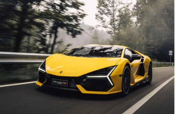 Lamborghini най-после скача в света на електрическите суперколи с този наследник на легендите Miura, Countach and Diablo. &nbsp;Но докато конкурентите за целта са смалили и снабдили с турбо своите мотори, тази марка е спасила някак си своя чуден, атмосферен V12 двигател.&nbsp;

Колата използва иновативни, много леки въглеродни влакна за направа на шасито. Това позволява разполагането на три електрически мотора и малка, но забележителна батерия, която, комбинирана с основния двигател, гарантира чудовищните 1001 коня.&nbsp;
&bdquo;Ламбото&ldquo; тежи само 1800 килограма и може да ускори до стотака за 2,5 секунди. Вдига 350 км/ч. Двигателите са разположени доста интересно, че да балансират автомобила при висока скорост. Разбира се, има и електронни системи за подпомагане.
